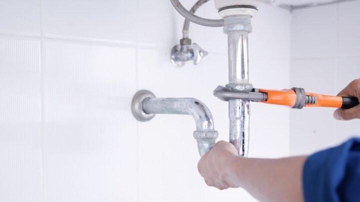 Common Plumbing Problems Every Homeowner Should Know How to Fix